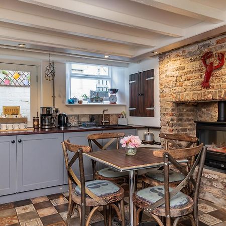 Boutique Fisherman'S Cottage In Old Town Scarborough Exterior photo